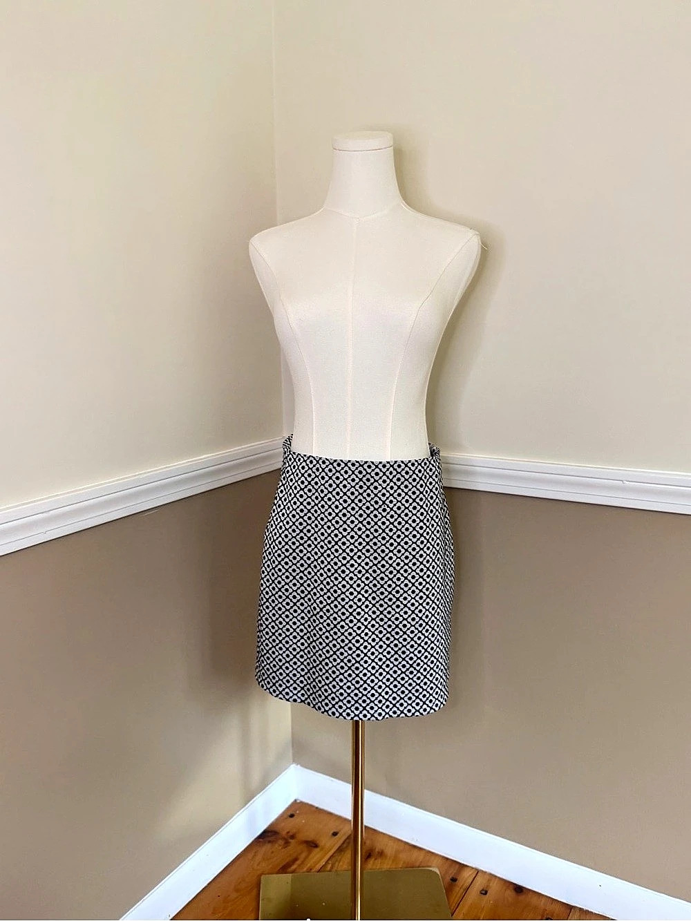 Hollister High-Rise Mini Skirt A-Line Geometric Mini Skirt in Black & white